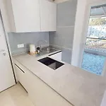 Апартаменти 98gb - 2p With Terrace And Side Sea View Мантон