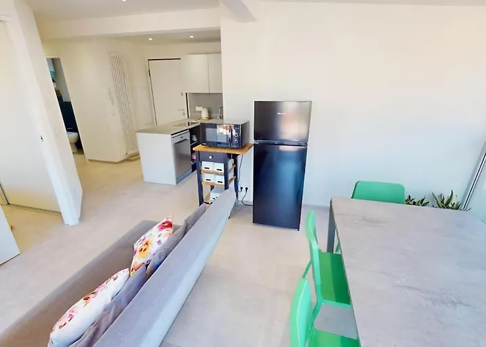 98gb - 2p With Terrace And Side Sea View شقة *