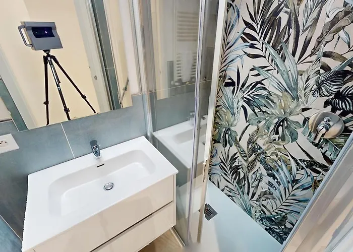 98gb - 2p With Terrace And Side Sea View * מנטון